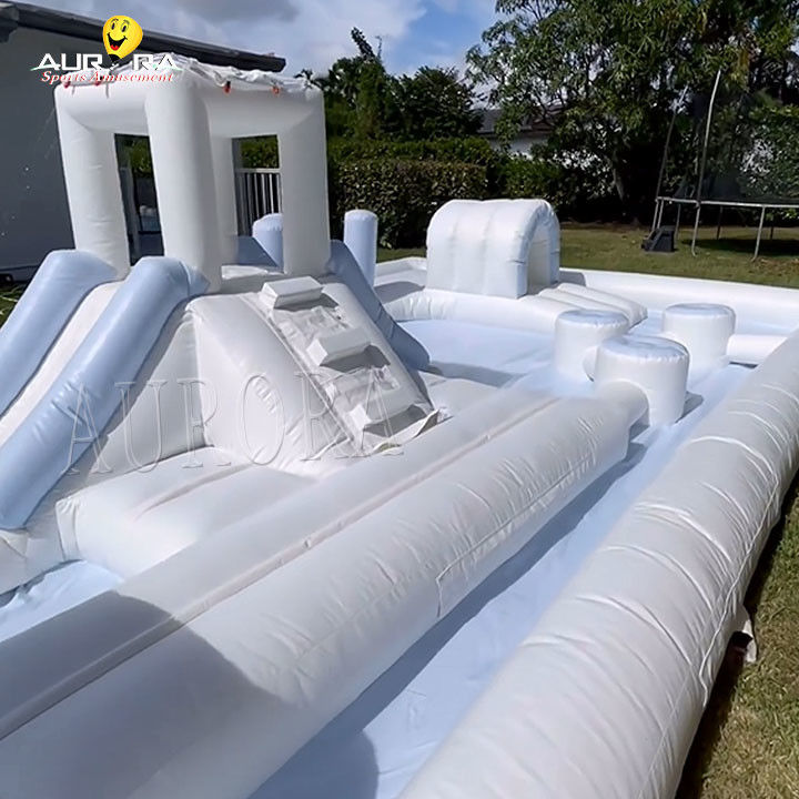 Białe wyposażenie do zabawy na zewnątrz, wyposażenie do zabawy, basen wodny dla dzieci