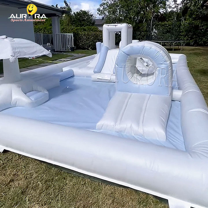 Białe wyposażenie do zabawy na zewnątrz, wyposażenie do zabawy, basen wodny dla dzieci