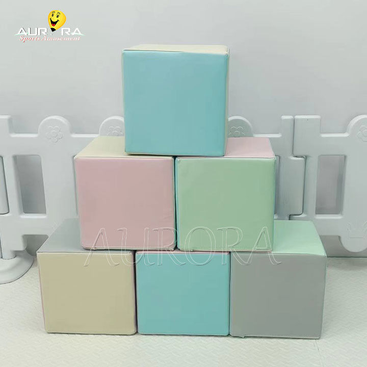 Kolorowe urządzenia do zabawy miękkiej dla dzieci w pomieszczeniach