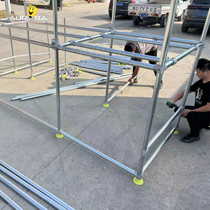 Specjalistyczny obszar do zabawy dla dzieci w centrum wspinaczki w pomieszczeniach, zbudowany przez Aurora.