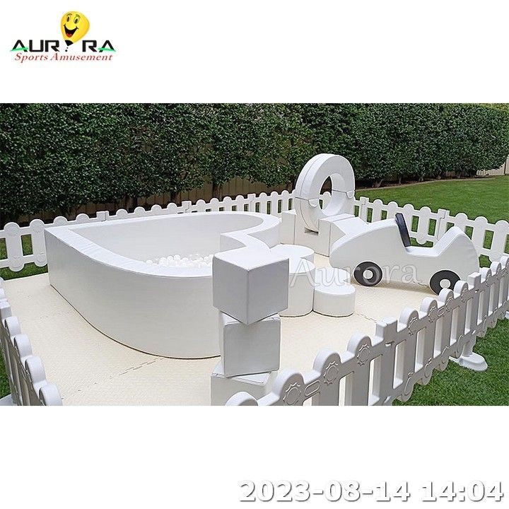 Matki piankowe Indoor Soft Play Heart Shape Indoor Plac zabaw White Ball Pit