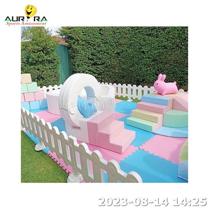 Matki piankowe Indoor Soft Play Heart Shape Indoor Plac zabaw White Ball Pit