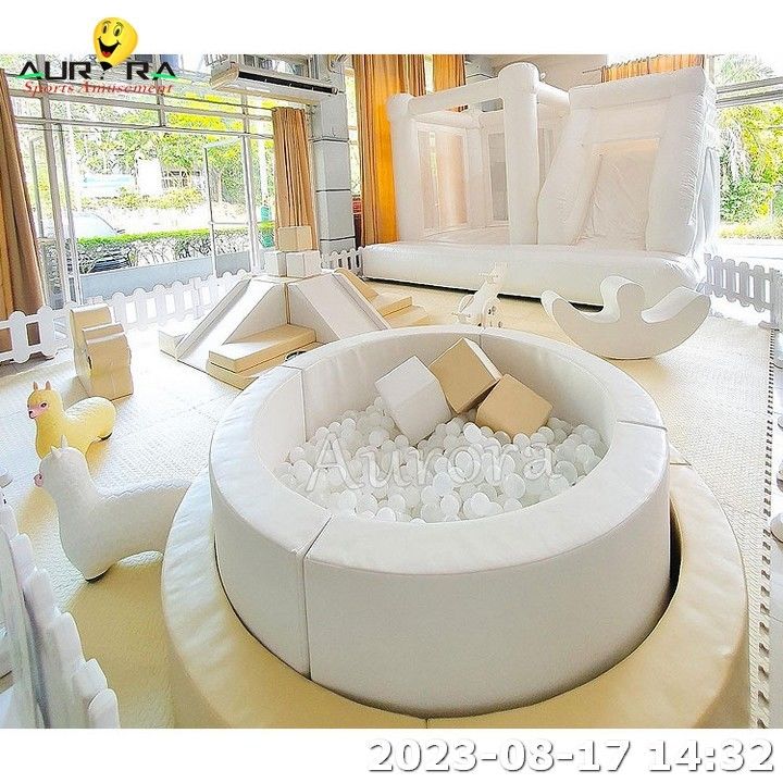 Miękkie zabawki Wynajem domów na zewnątrz Miękkie zabawki ze ślizgiem i piłką