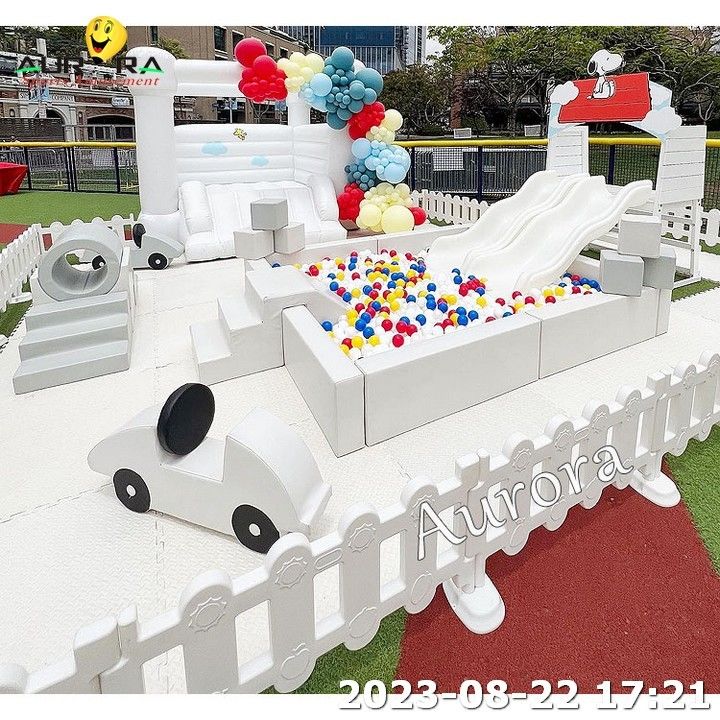 Miękkie zabawki Wynajem domów na zewnątrz Miękkie zabawki ze ślizgiem i piłką