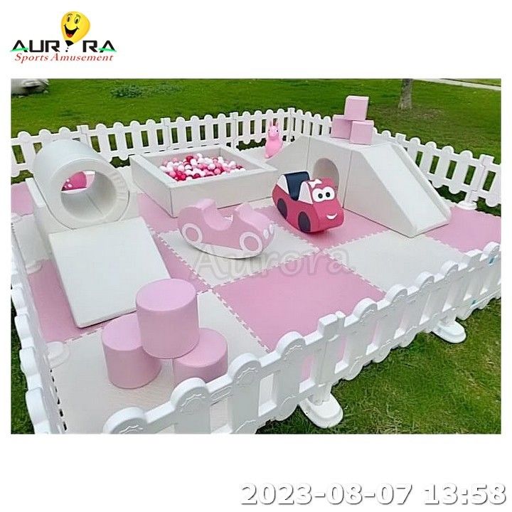 Neutralny kolor Sprzęt do gry miękkiej Piłka do gry miękkiej Pit With Slide Outdoor Pink