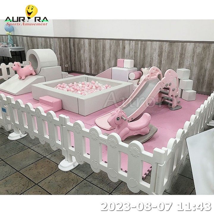 Neutralny kolor Sprzęt do gry miękkiej Piłka do gry miękkiej Pit With Slide Outdoor Pink